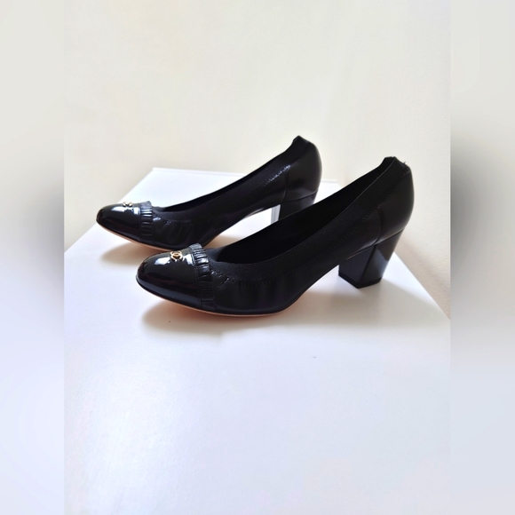 CHANEL Black Leather Interlocking C Stretch Escarpin Pump Size 7 - Picture 3 of 6